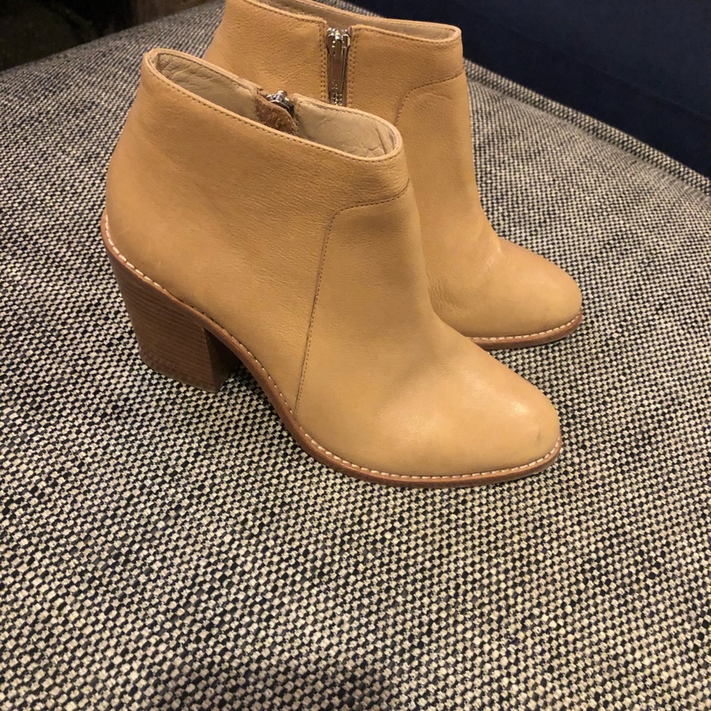 Loreffler Randall tan chelsea bootie🌙